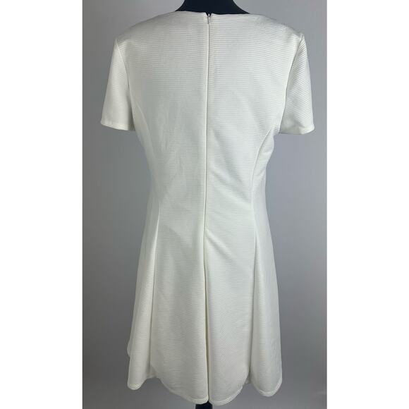 Hutch Size XL Vicki White Ribbed Fit and Flare Textured V-Neck Anthropologie - Picture 4 of 9